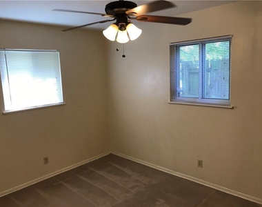 7513 East Crest Dr - Photo Thumbnail 11
