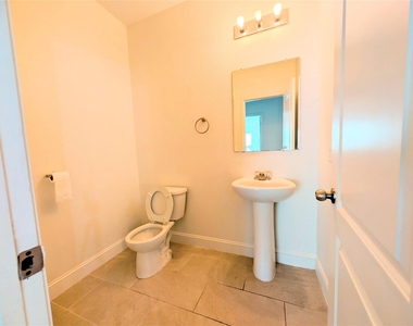 3508 Wickham Ln - Photo Thumbnail 13