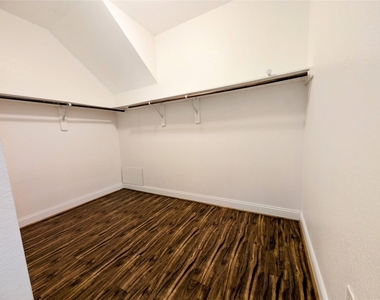 3508 Wickham Ln - Photo Thumbnail 19