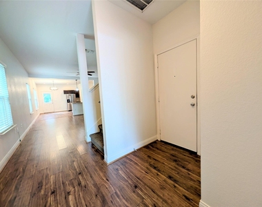 3508 Wickham Ln - Photo Thumbnail 5