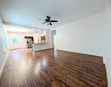3508 Wickham Ln - Photo Thumbnail 7