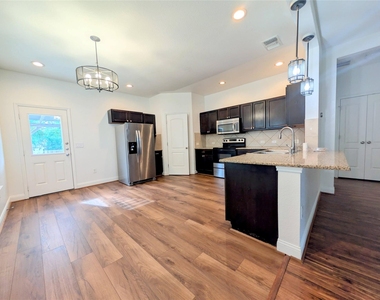 3508 Wickham Ln - Photo Thumbnail 9