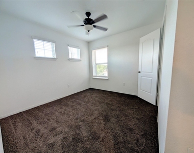 3508 Wickham Ln - Photo Thumbnail 21