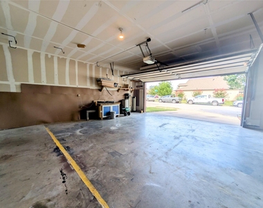 3508 Wickham Ln - Photo Thumbnail 11