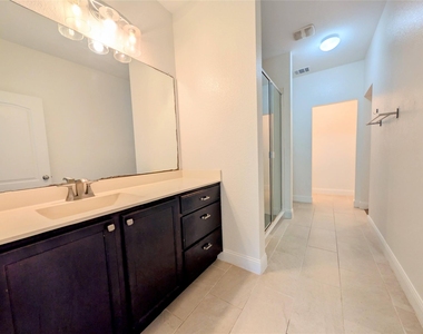 3508 Wickham Ln - Photo Thumbnail 16