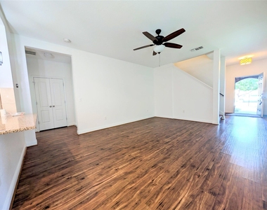 3508 Wickham Ln - Photo Thumbnail 8