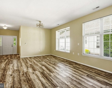 55 Warwick Way - Photo Thumbnail 8