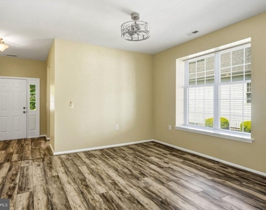 55 Warwick Way - Photo Thumbnail 7