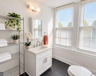 211 E Union Street - Photo Thumbnail 12