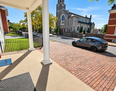 211 E Union Street - Photo Thumbnail 1