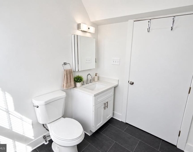 211 E Union Street - Photo Thumbnail 8
