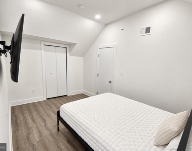 211 E Union Street - Photo Thumbnail 7