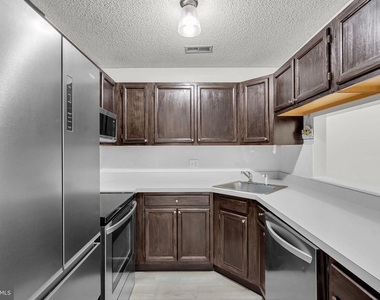 4403 Aberdeen Drive - Photo Thumbnail 10