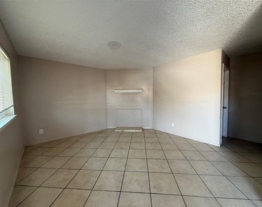 2203 Donahue Ln - Photo Thumbnail 7