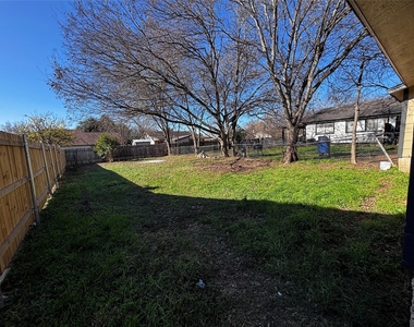 2203 Donahue Ln - Photo Thumbnail 3
