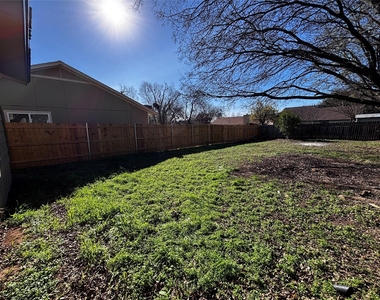 2203 Donahue Ln - Photo Thumbnail 2