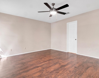 1415 Quicksilver Cir - Photo Thumbnail 6