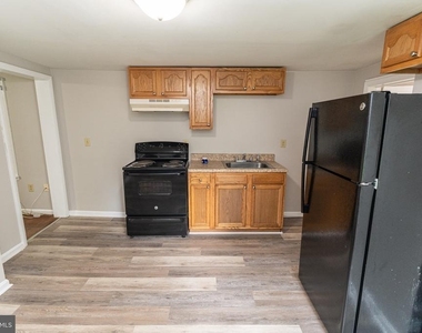 208 E East Street - Photo Thumbnail 16