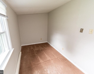 208 E East Street - Photo Thumbnail 11