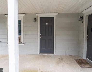 208 E East Street - Photo Thumbnail 5