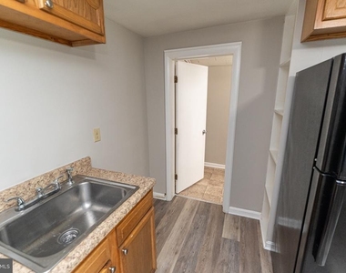 208 E East Street - Photo Thumbnail 19