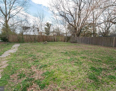 208 E East Street - Photo Thumbnail 4