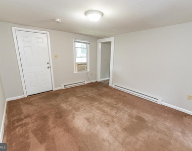 208 E East Street - Photo Thumbnail 7