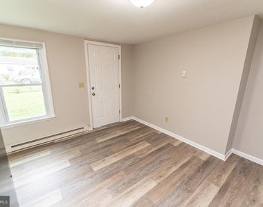 208 E East Street - Photo Thumbnail 14