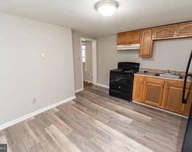 208 E East Street - Photo Thumbnail 17