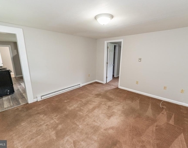 208 E East Street - Photo Thumbnail 8