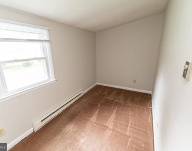 208 E East Street - Photo Thumbnail 10