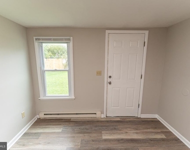 208 E East Street - Photo Thumbnail 18