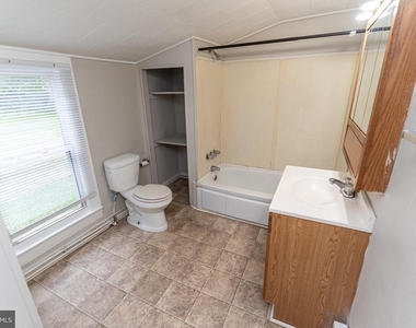 208 E East Street - Photo Thumbnail 20