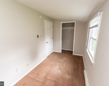 208 E East Street - Photo Thumbnail 12