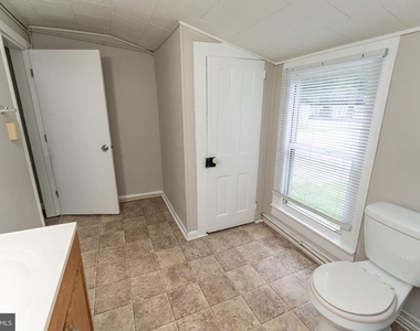208 E East Street - Photo Thumbnail 22