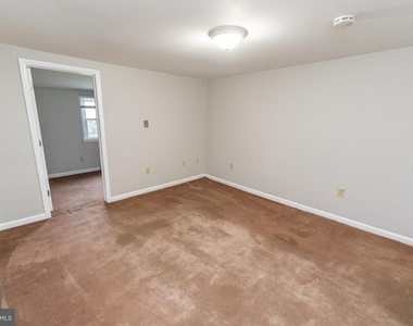 208 E East Street - Photo Thumbnail 9