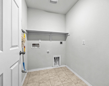 603 Taggart Trl - Photo Thumbnail 6