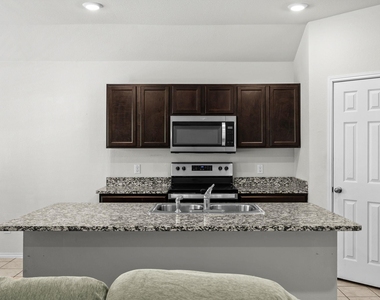 603 Taggart Trl - Photo Thumbnail 18