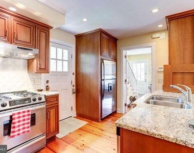101 Mulberry Street - Photo Thumbnail 12