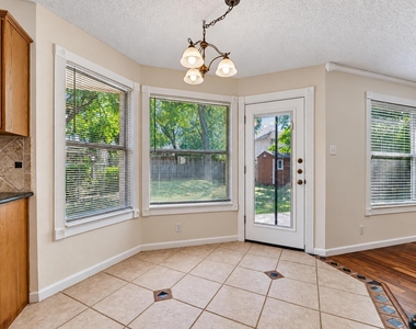2616 Oakwood Glen Dr - Photo Thumbnail 8