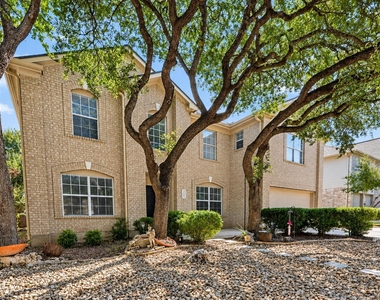 2616 Oakwood Glen Dr - Photo Thumbnail 1