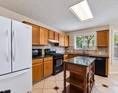 2616 Oakwood Glen Dr - Photo Thumbnail 10