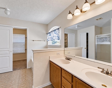 2616 Oakwood Glen Dr - Photo Thumbnail 22