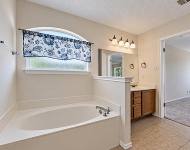 2616 Oakwood Glen Dr - Photo Thumbnail 23