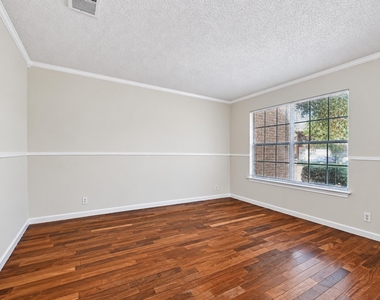 2616 Oakwood Glen Dr - Photo Thumbnail 2