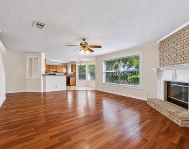 2616 Oakwood Glen Dr - Photo Thumbnail 7