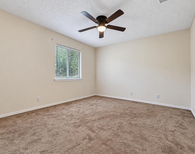 2616 Oakwood Glen Dr - Photo Thumbnail 15