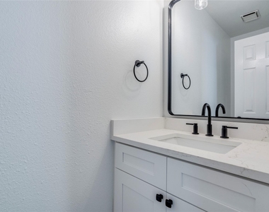 1106 Hughmont Dr - Photo Thumbnail 12