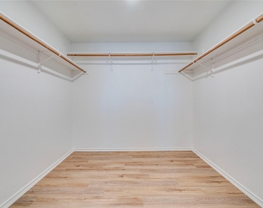 1106 Hughmont Dr - Photo Thumbnail 16