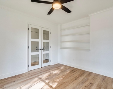 1106 Hughmont Dr - Photo Thumbnail 11